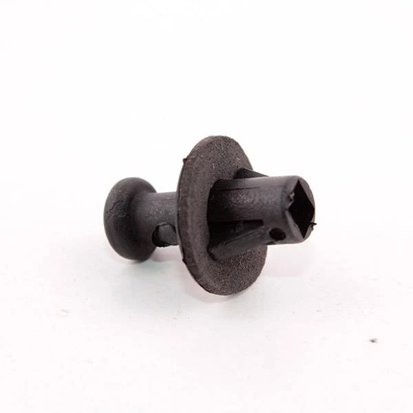 Клипса крепления полки багажника Чери КуКу S11-5608033 